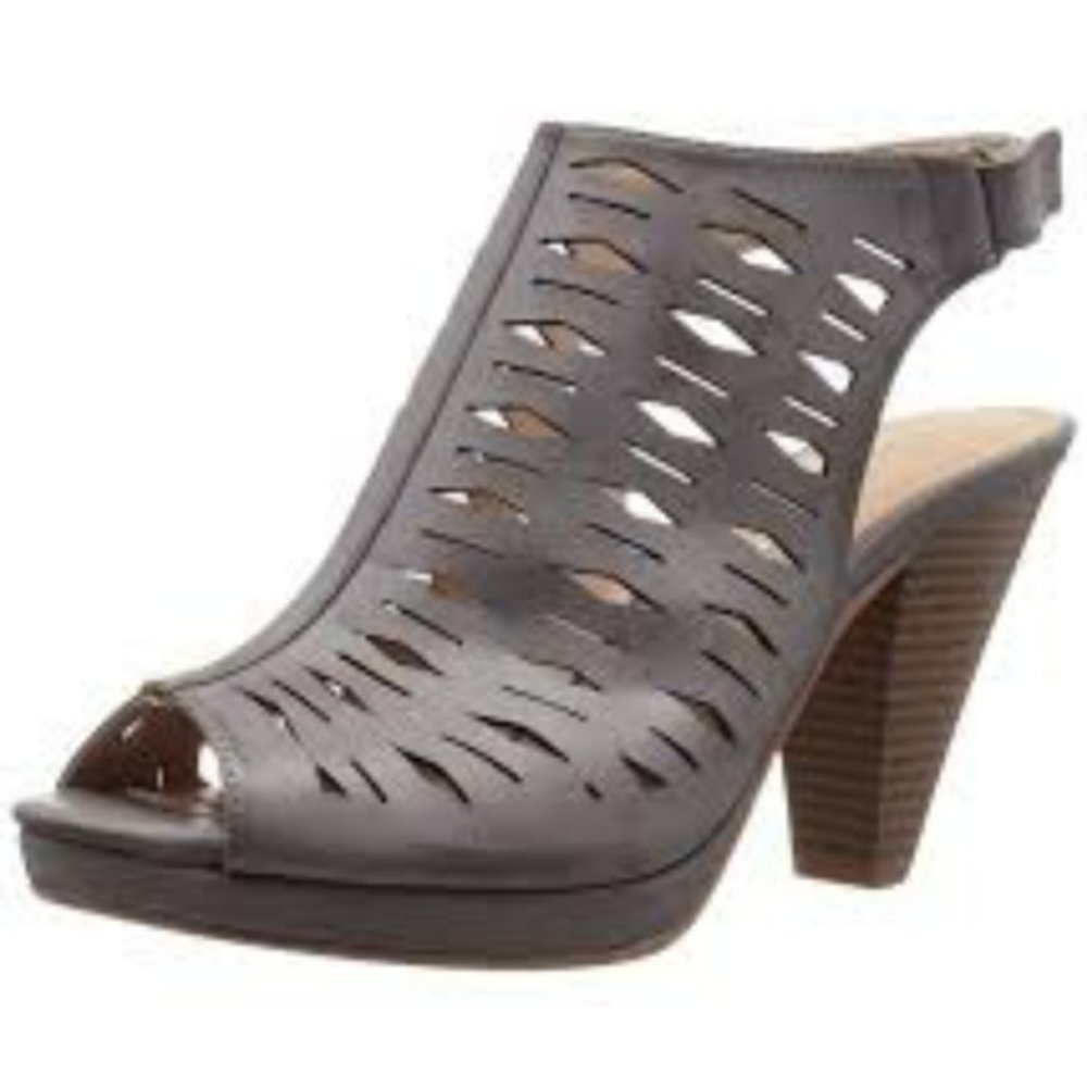 CL by Chinese Laundry Wisdom Gray Ankle Bootie 6.5
